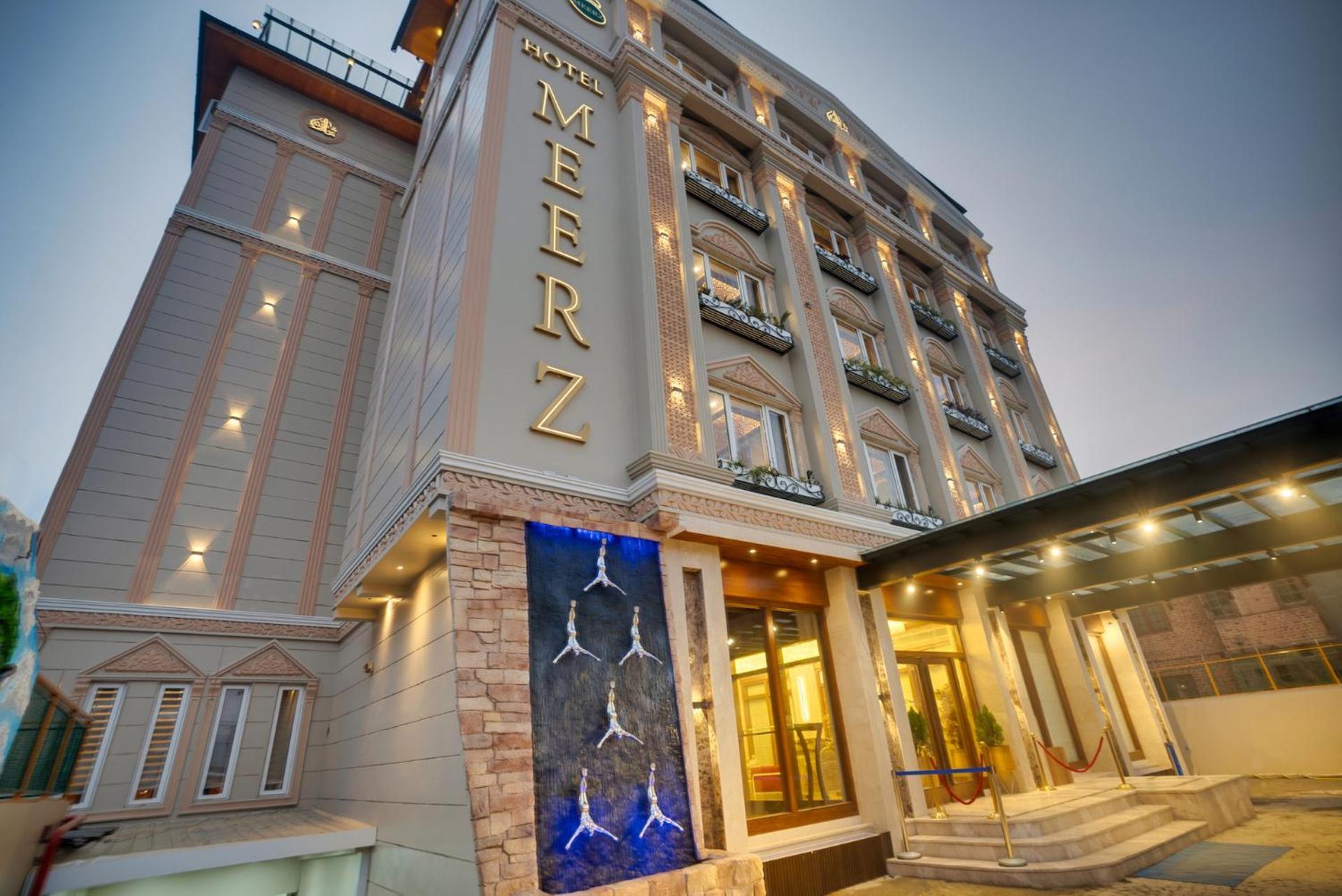 Hotel Meerz Srīnagar Екстериор снимка